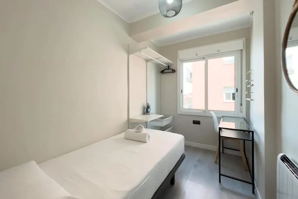 Bebarceloner Sant Andreu Apartments - 3 Bedrooms